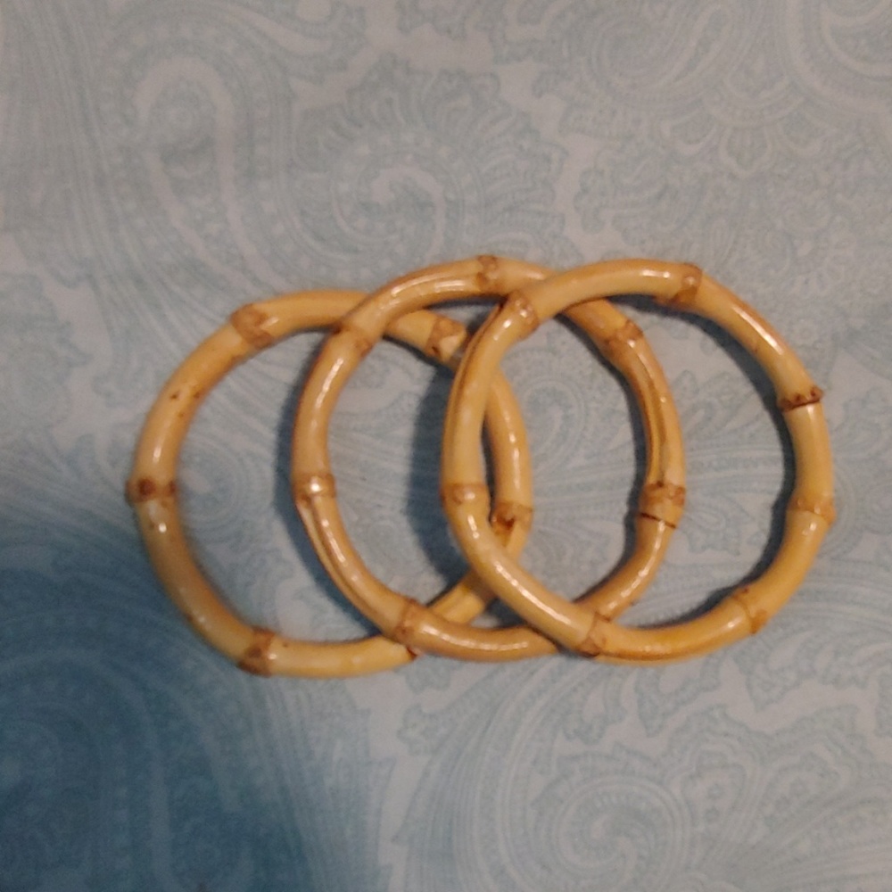 Mix of Bangles - Picture 2 of 6